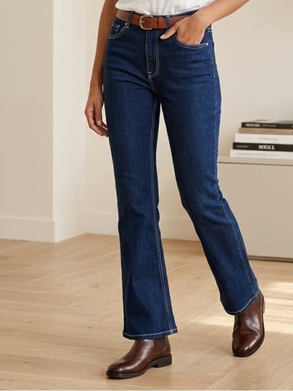 Zara Women’s Dark Indigo Denim Jeans with Contrast Stitching - wardrobe staple